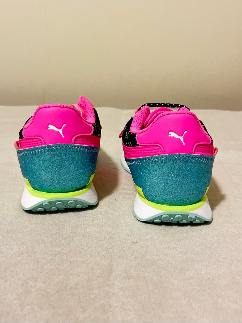 Puma x L.O.L. Surprise Girls Multicolor Fashion Sneakers Size 3 New in Box - Picture 10 of 12